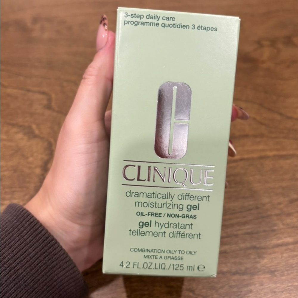 NEW Clinique Dramatically Different Moisturizing Gel
